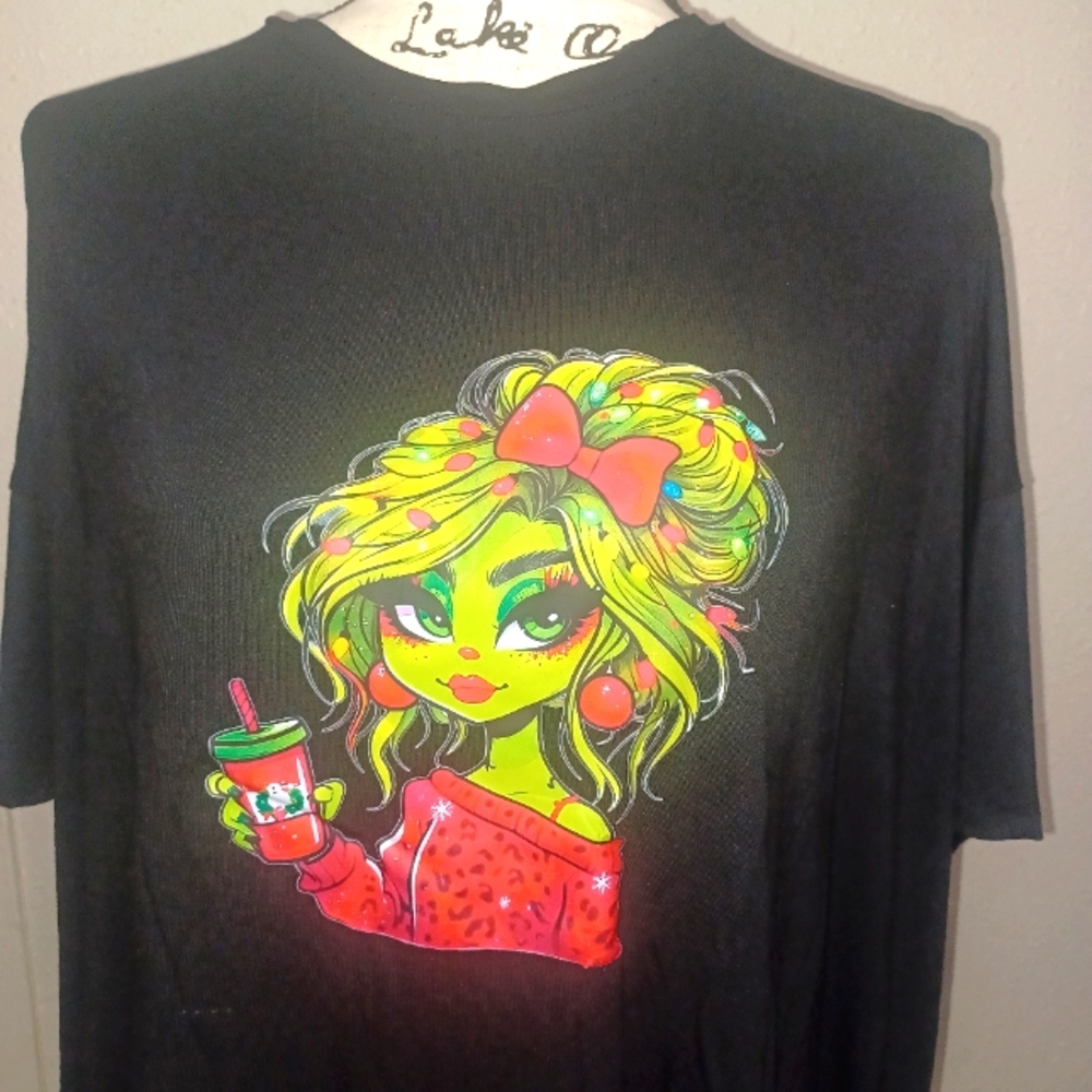 COFFEE GRINCH GIRL BLK SOFT SHIRT